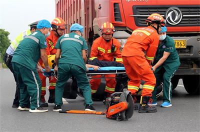 达日沛县道路救援